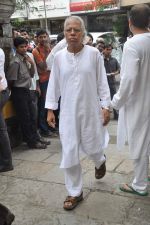 at the farewell to photogrpaher Gautam Rajadhyaksha in Mumbai on 13th Sept 2011 (85).JPG